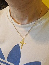 Collana con croce di gesù dorata