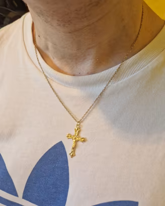Collana con croce di gesù dorata