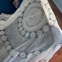 Copritavolo rotondo all’uncinetto