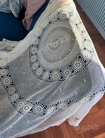 Copritavolo rotondo all’uncinetto