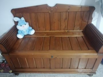 Cassapanca di noce massello