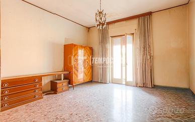 TRILOCALE CON BALCONI, CANTINA E POSTO AUTO