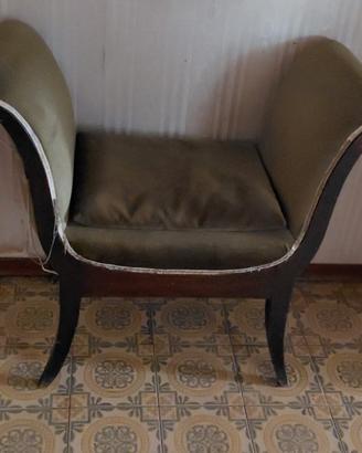 Poltroncina in stile