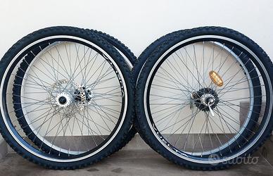 Lotto 4 Ruote 26 MTB cerchi completi di gomme
