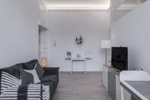 Luminosissimo bilocale fondazione prada