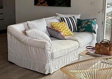 divano 2 posti usato pochissimo, come nuovo