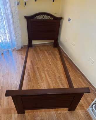 Letto singolo in legno massello