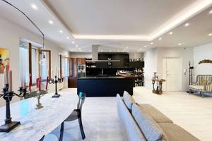 Appartamento di 125 m² con 4 locali e box auto a A
