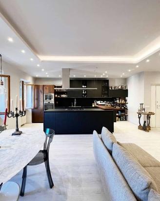 Appartamento di 125 m² con 4 locali e box auto a A