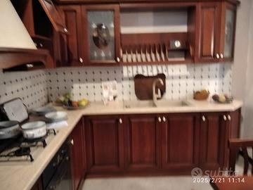 Cucina ad angolo in ciliegio