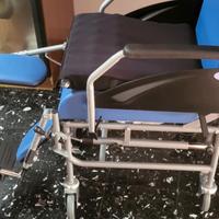 Sedia a rotelle "Komoda" con cuscino anticubito