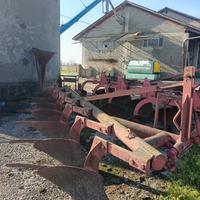 aratro Cantone 6 vomeri fuori solco