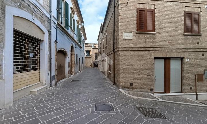 CASA SEMINDIPENDENTE A ATRI