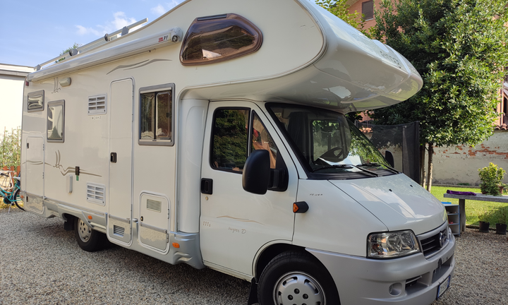 Camper mansardato elnagh super D 111