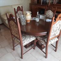 Tavolo più sei sedie in legno 