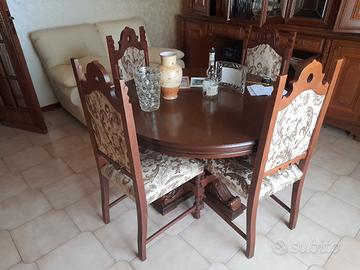 Tavolo più sei sedie in legno 