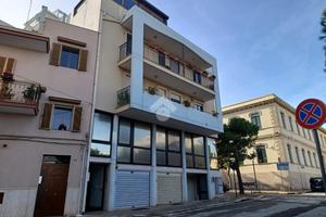3 LOCALI A POLIGNANO A MARE
