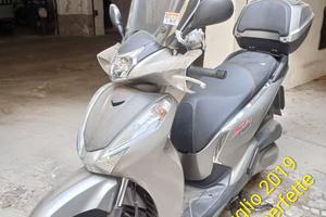 Honda SH300i a Roma lug.2019 con 2922Km