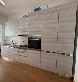 Cucina Mondo Convenienza+elettrodomestici+tavolo+s