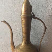 Anfora in ottone stile orientale