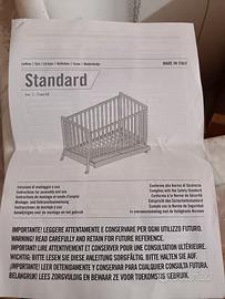 Lettino in legno bianco