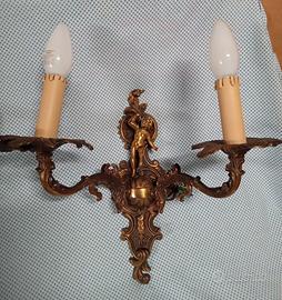 APPLIQUE IN OTTONE CON PUTTO SCOLPITO