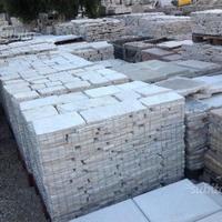 Scorza di pietra quadrata bianco neve