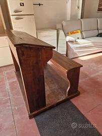 Vecchio ed antico banco da scuola due posti di ep