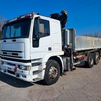 Iveco 240E38- 3assi- ribalt. trilat. + Gru Hiab