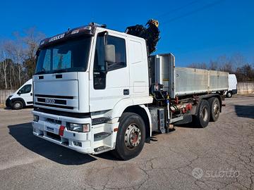 Iveco 240E38- 3assi- ribalt. trilat. + Gru Hiab