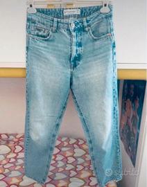 Jeans Stradivarius modello con strappi S