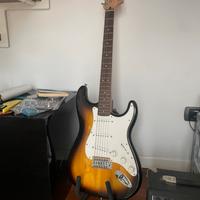 Chitarra fender piu amplificatore e custodia