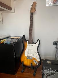 Chitarra fender piu amplificatore e custodia
