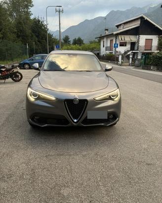 Alfa Romeo Stelvio AT8 Q4 Business