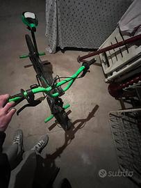 BMX nera e verde