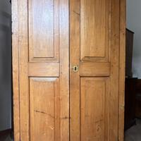 Armadio Antico in Legno Massello (XIX Secolo)