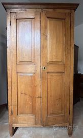 Armadio Antico in Legno Massello (XIX Secolo)