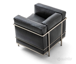 lc2 cassina nuova con etichette