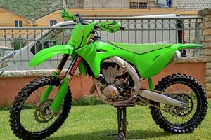 Kawasaki kx450 2025 ufficiale con 70h
