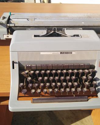 Macchina da scrivere Olivetti