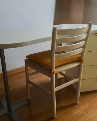 Scrivania con sedia