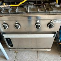 Cucina quattro fuochi più forno Mareno