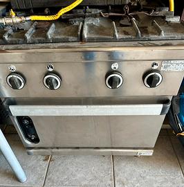 Cucina quattro fuochi più forno Mareno