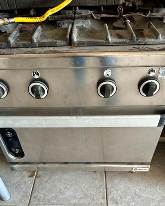 Cucina quattro fuochi più forno Mareno