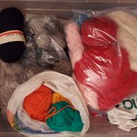 3 scatoloni avanzi lana ed altri filati