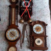 2 orologi antichi da muro in legno