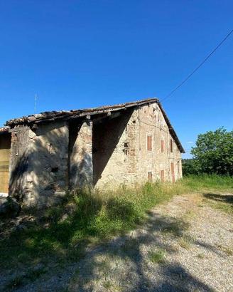 Rustico / Casale di 800 m² con più di 5 locali a A