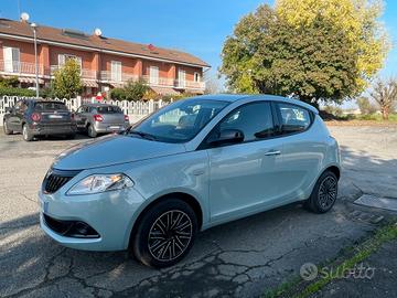 Lancia Ypsilon 1.0 FireFly 5 porte S&S Hybrid Oro