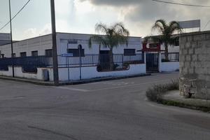LOCALE IN ZONA COMMERCIALE A MELENDUGNO