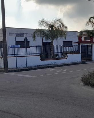 LOCALE IN ZONA COMMERCIALE A MELENDUGNO